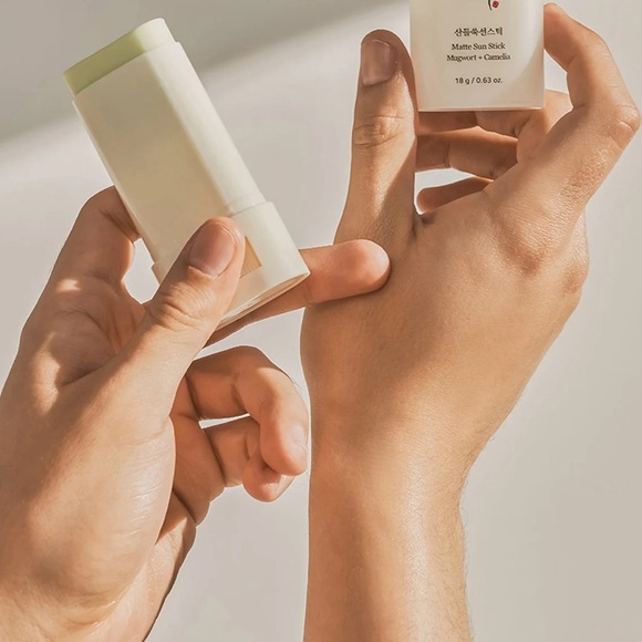 Matte Sun Stick : Mugwort+Camelia (SPF 50+ PA++++) brand new in box - Picture 3 of 8